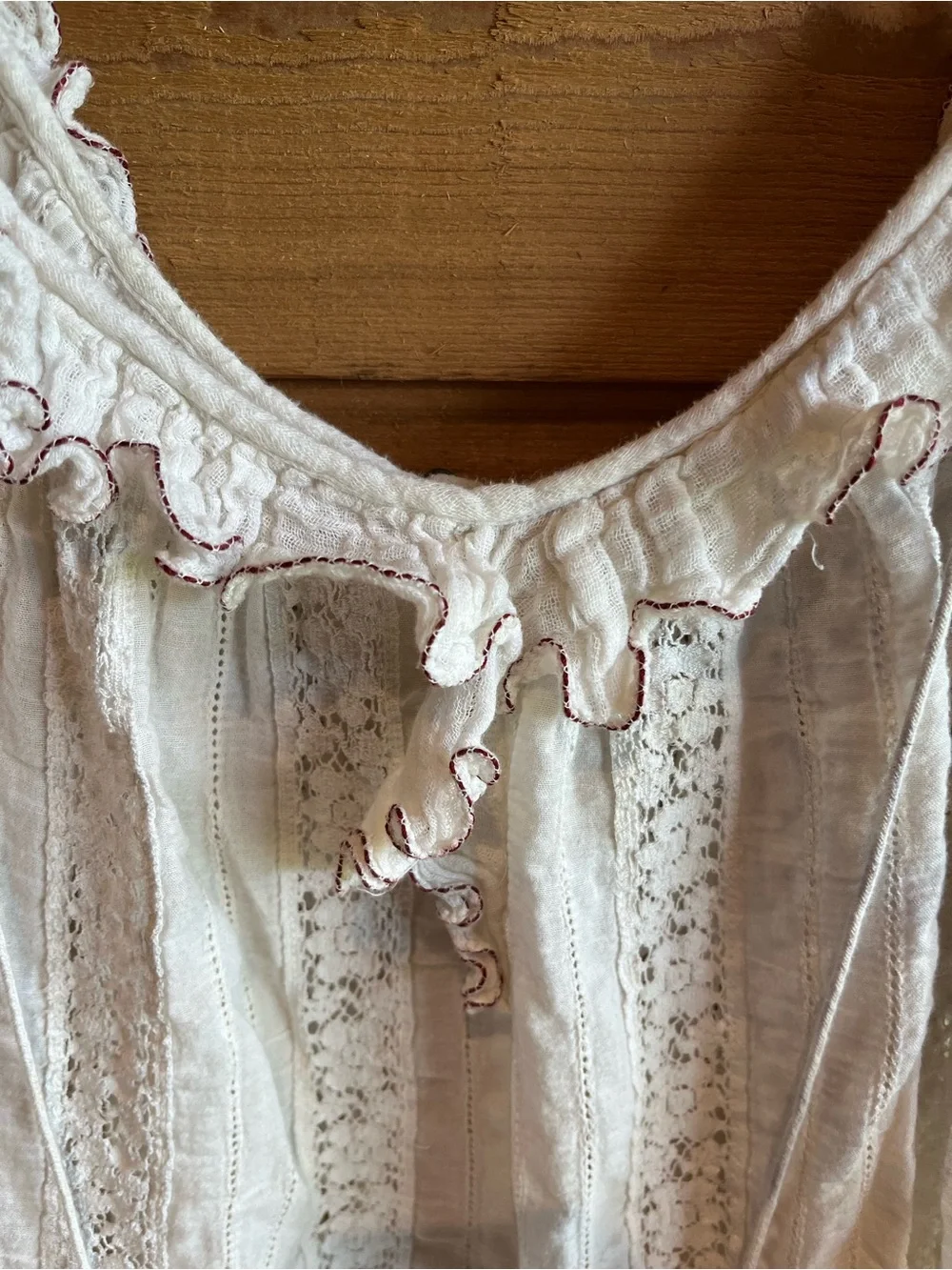 FREE PEOPLE - Feminine white Cropped Cotton Lace off the shoulder top w ruffles - Picture 2 of 8